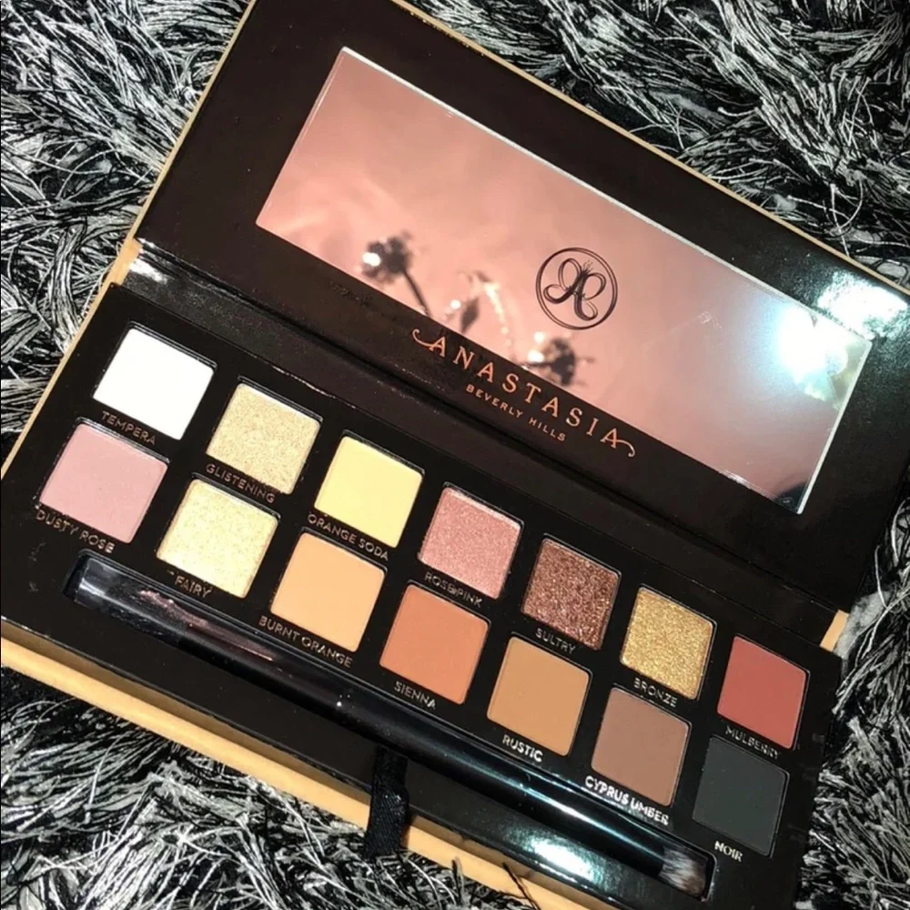 ANASTASIA BEVERLY HILLS MYSTERY BOX WORTH‎ $80!!
